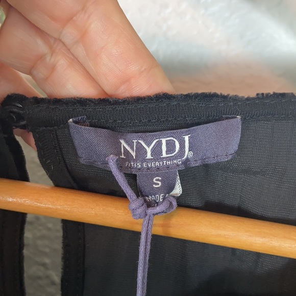 New NWT NYDJ Textured Velvet Short Sleeve Top Small - Picture 8 of 11